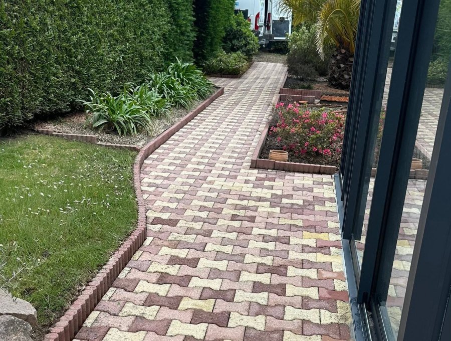 Allée pavée nettoyée et démoussée, Paimpol