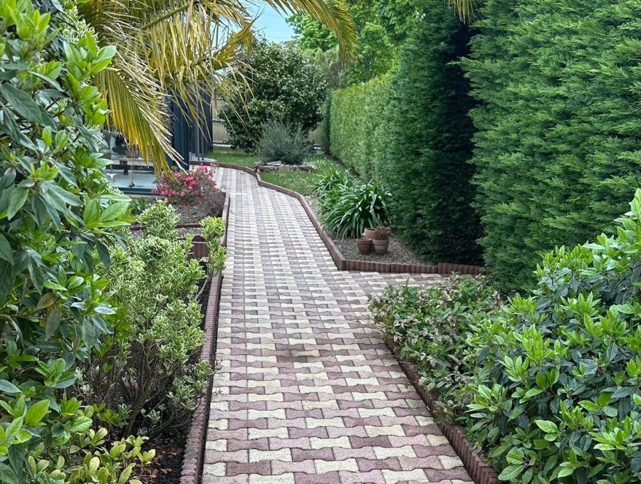 Allée pavée nettoyée et démoussée, Paimpol