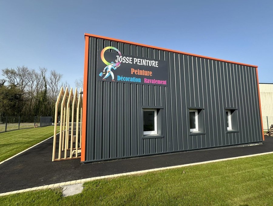 Notre dépôt : bardage repeint en anthracite, Paimpol