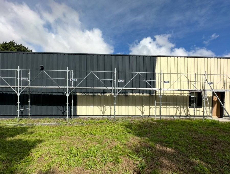 Notre dépôt : bardage repeint en anthracite, Paimpol