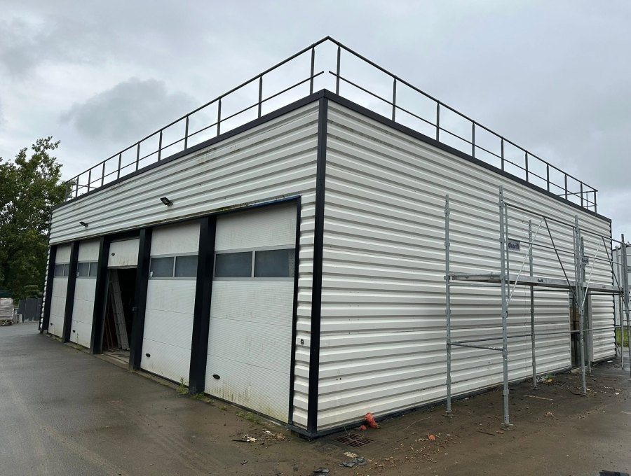Peinture du bardage d'un bâtiment d'activité, Paimpol