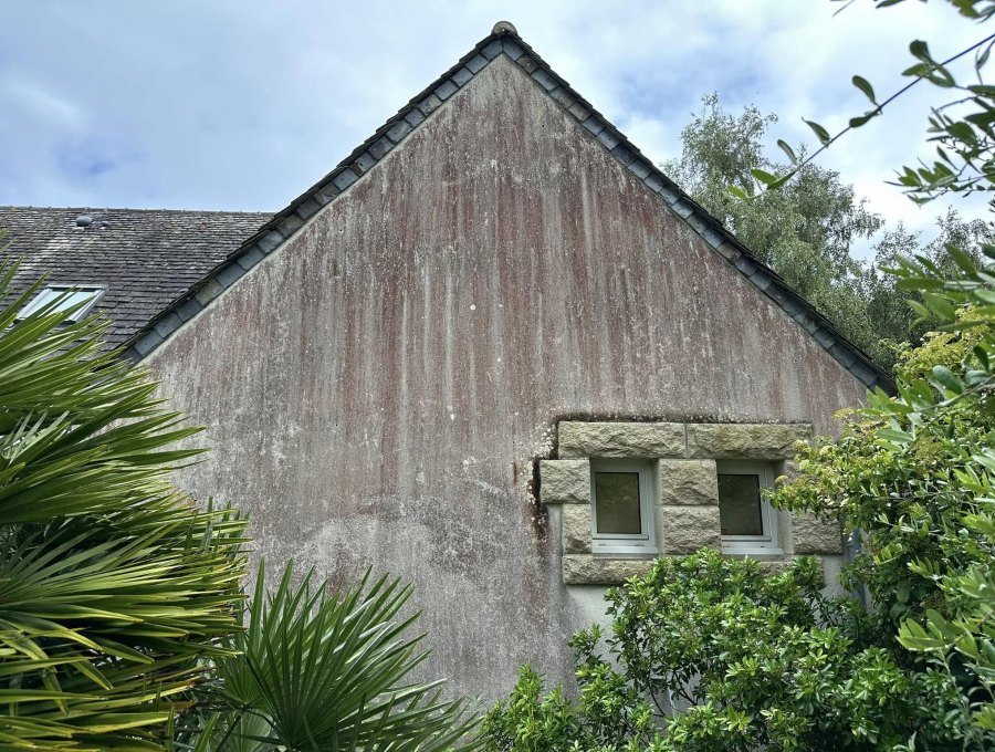 Ravalement d'une maison aux encadrements de granit